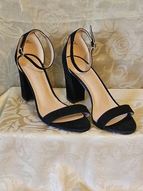 Madden Girl Black Ankle-Strap Block Heel Sandals - Size 9